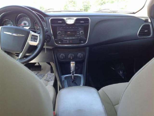 2012 Chrysler 200 Touring 4dr Sedan